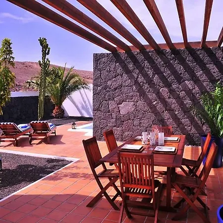 Playa Blanca Sleeps 4 Pool Wifi