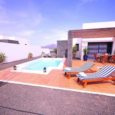 Playa Blanca Sleeps 4 Pool Wifi 别墅 *