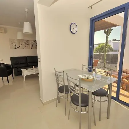 Playa Blanca Sleeps 4 Pool Wifi 别墅 *