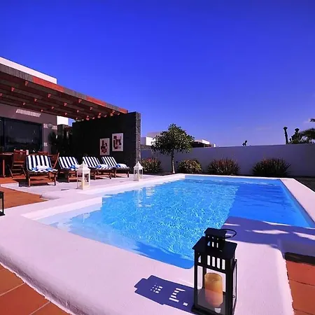 Playa Blanca Sleeps 4 Pool Wifi Villa *