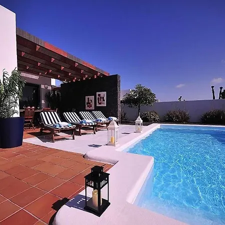 Playa Blanca Sleeps 4 Pool Wifi فيلة